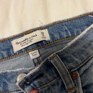 Abercrombie curve love size 28